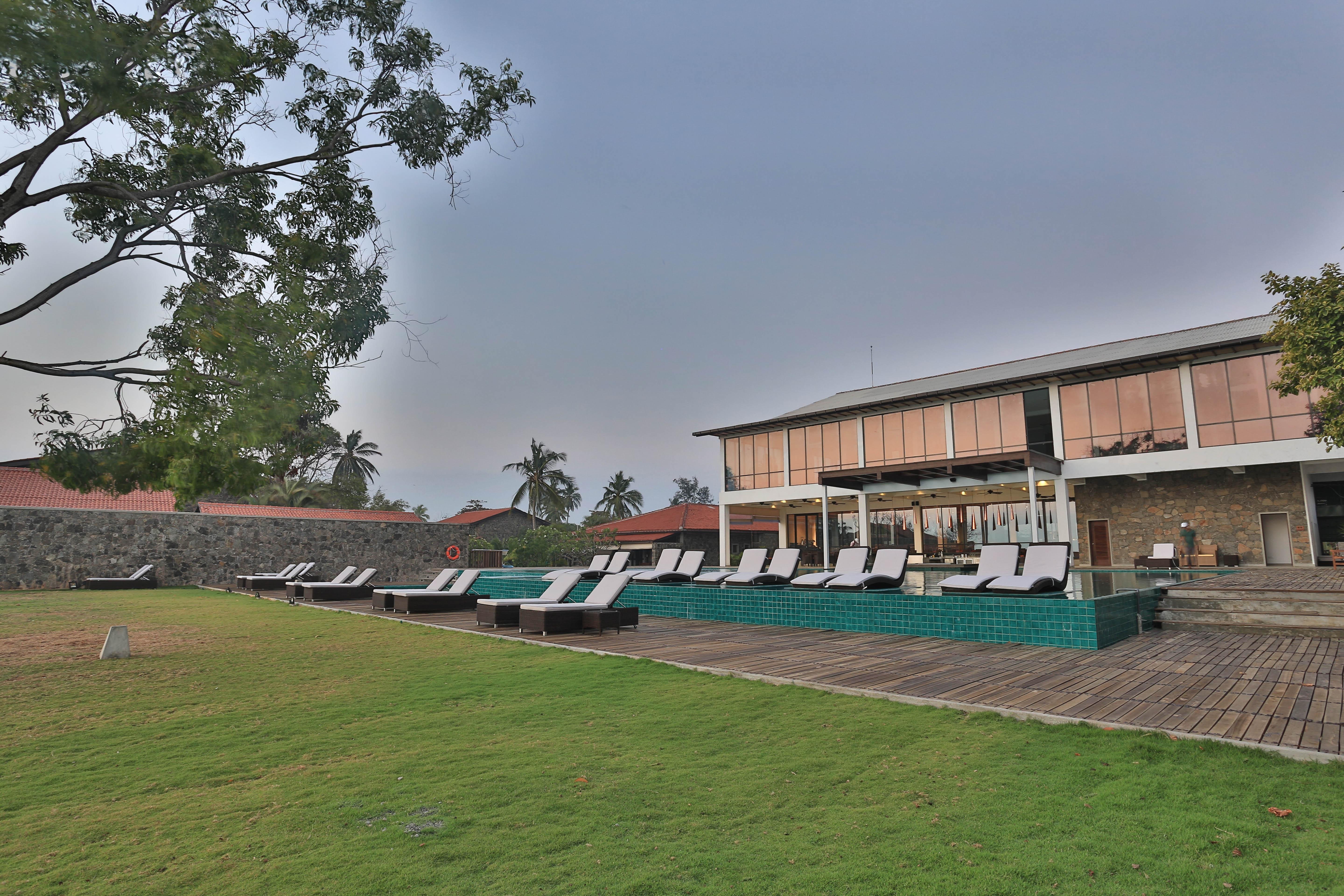 Regenta Arie Lagoon Negombo Buitenkant foto