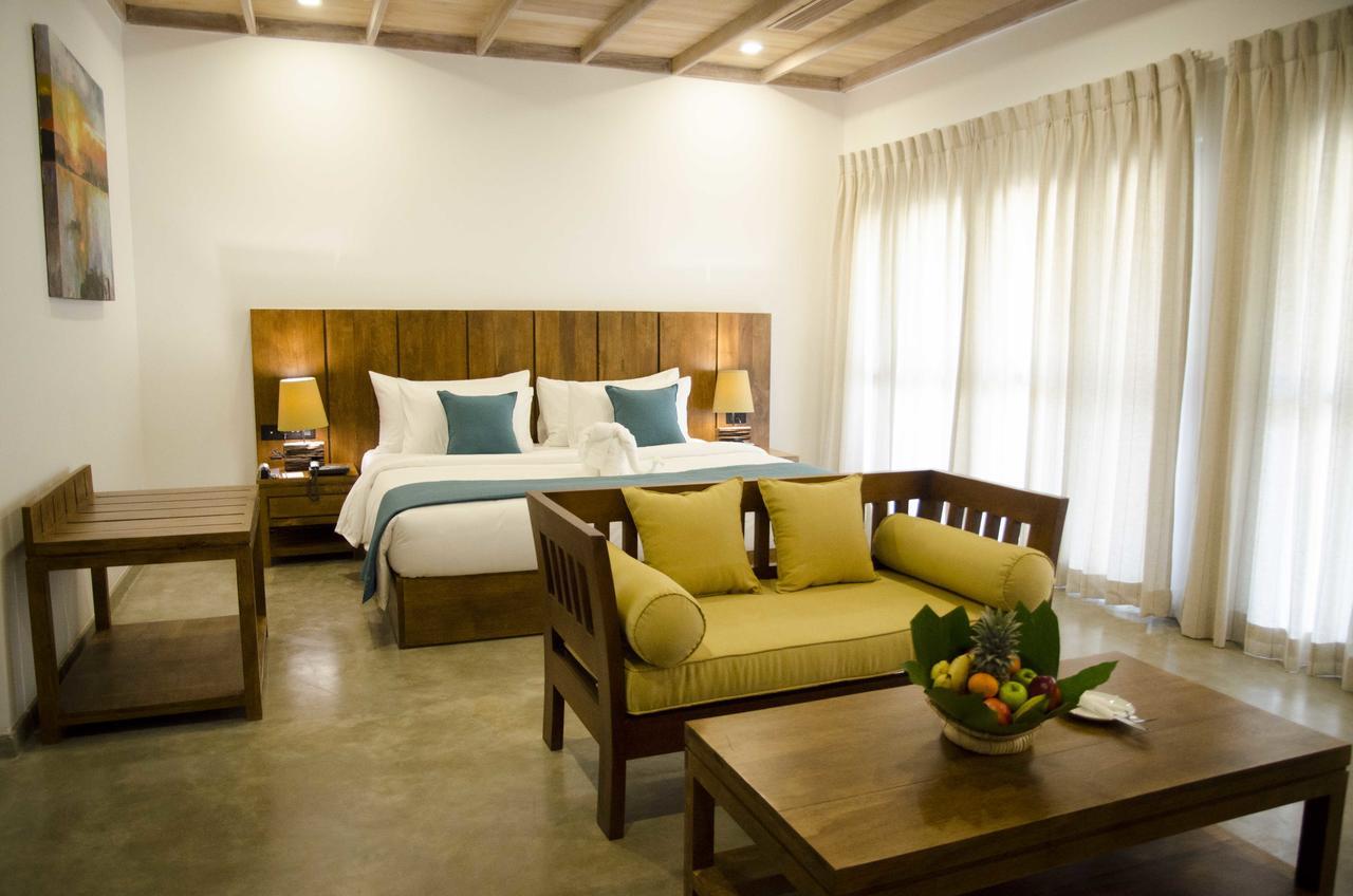 Regenta Arie Lagoon Negombo Buitenkant foto