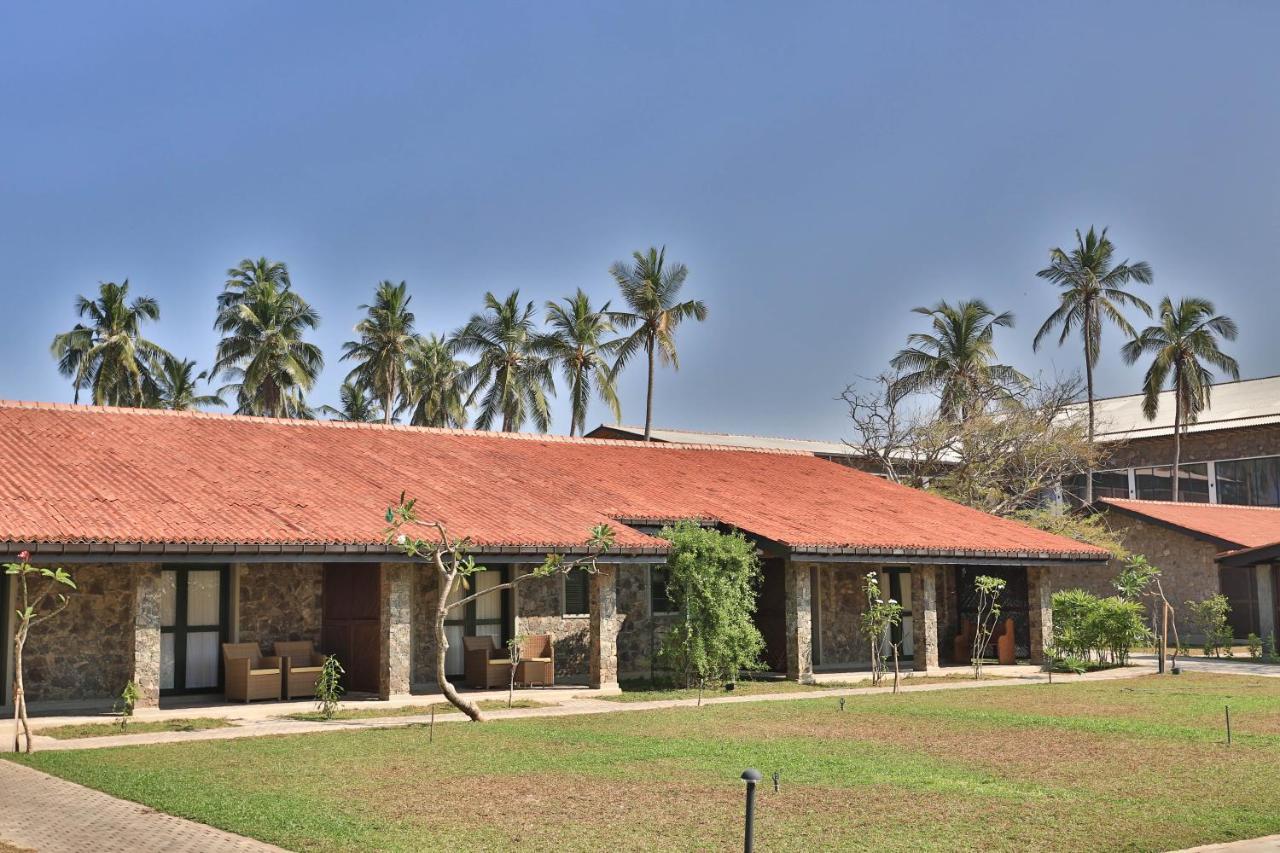 Regenta Arie Lagoon Negombo Buitenkant foto