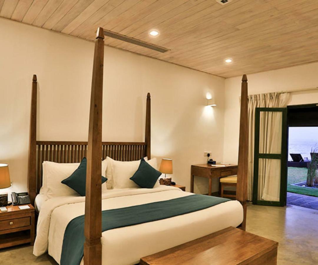 Regenta Arie Lagoon Negombo Buitenkant foto
